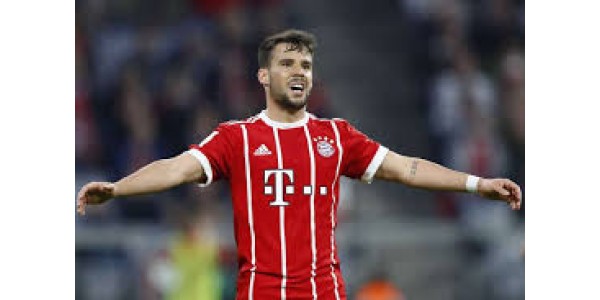Paris Saint-Germain unterzeichnet Bernat